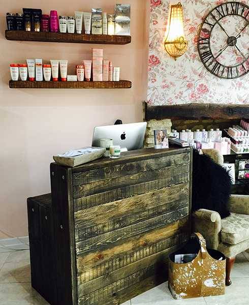 Salon desk