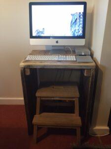 Mini computer desk