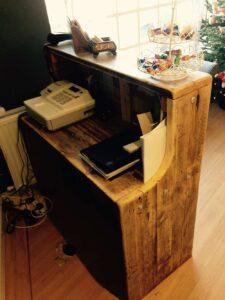 Salon desk